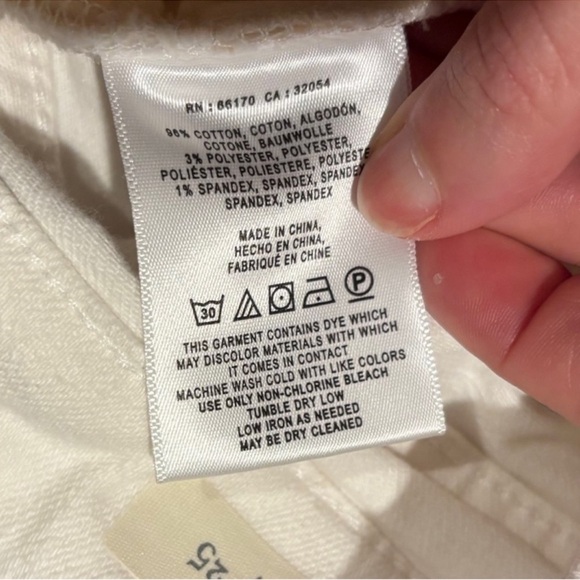 ANTHROPOLOGIE Pilcro and the
Letterpress White Boyfriend Jean Shorts 25 0 - Picture 11 of 11